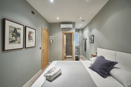 AinB Las Ramblas Colón Apartments - view 2