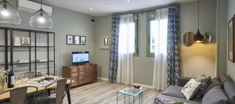 AinB Las Ramblas Colón Apartments