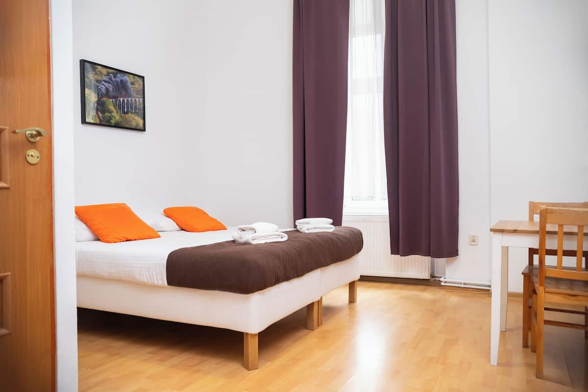 Coffres-forts dans les chambres, Wi-Fi gratuit, draps fournis