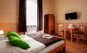 Standard Double Room | In-room safe, free WiFi, bed sheets - Station Aparthotel (Kraków)