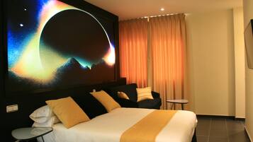 Decoración individual, escritorio, cortinas opacas