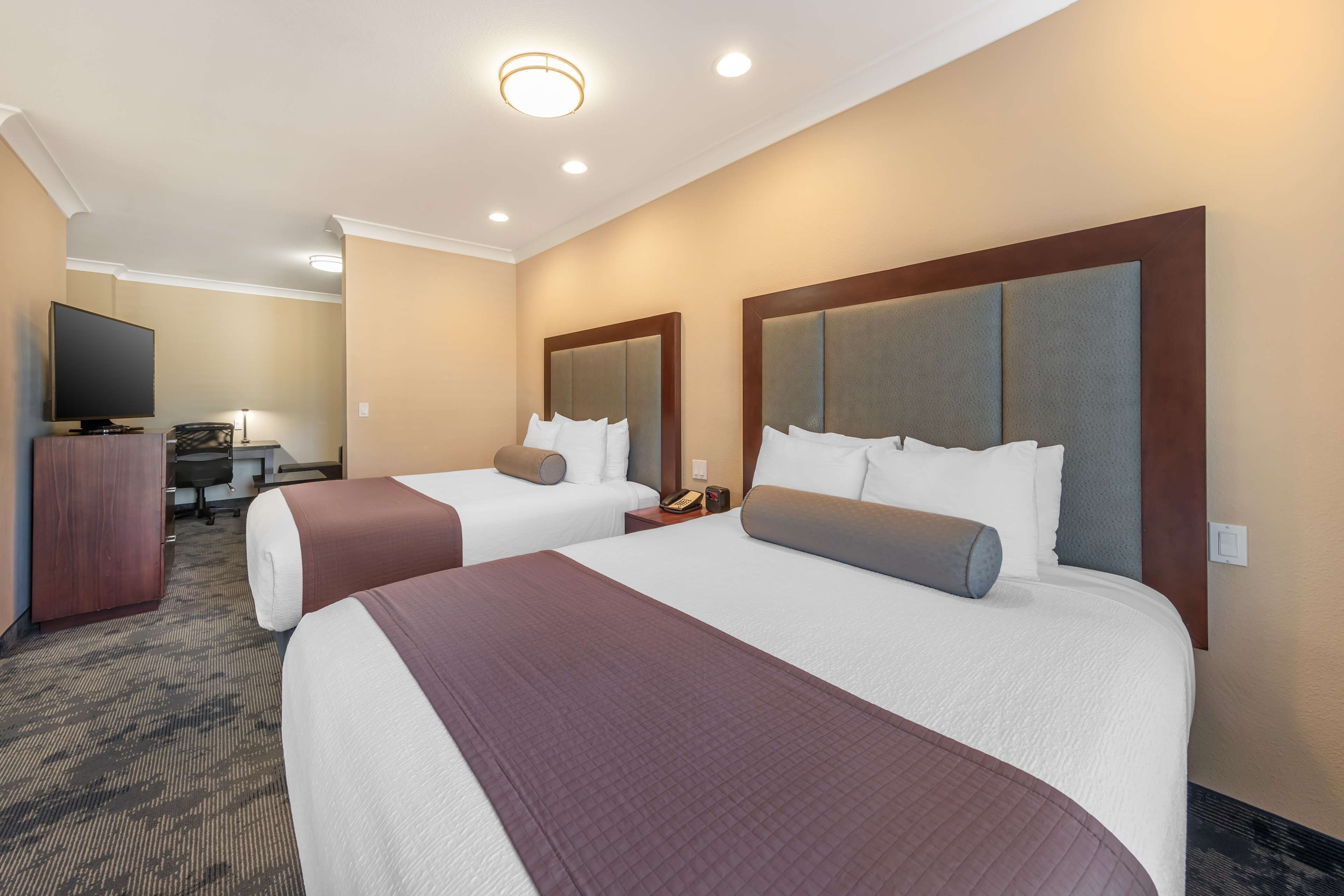 Suite, 2 Queen Beds, Non Smoking, Refrigerator & Microwave