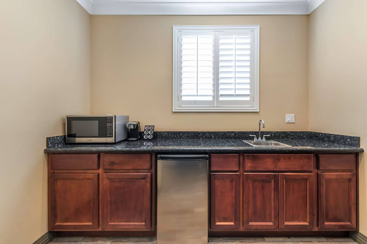 Suite, 1 King Bed, Non Smoking, Refrigerator & Microwave (Larger Room;with Sofabed) | 1 bedroom, Egyptian cotton sheets, premium bedding, pillowtop beds