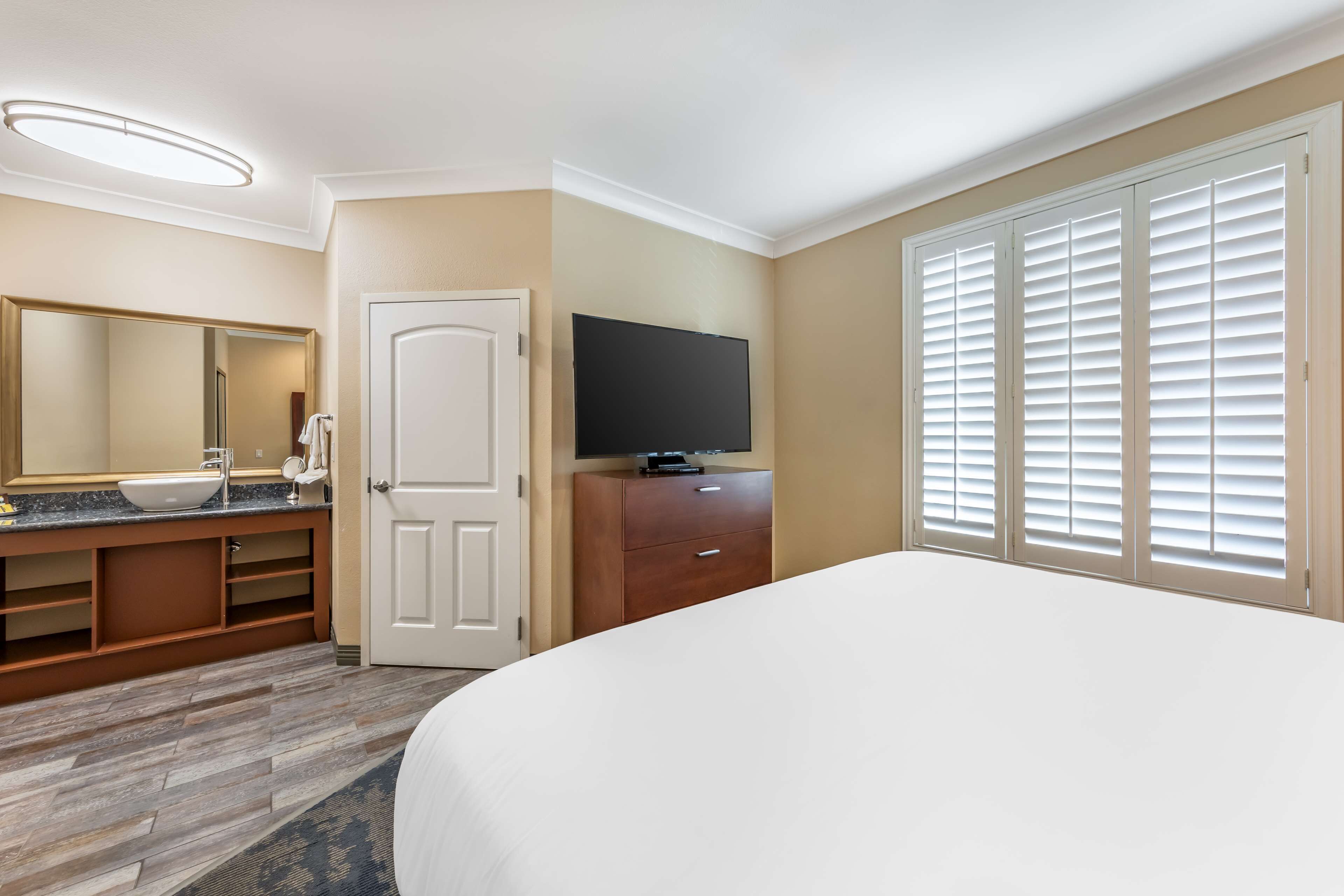 suite, 1 king bed, non smoking, refrigerator & microwave (larger room;with sofabed) | egyptian cotton sheets, premium bedding, pillow-top beds, desk