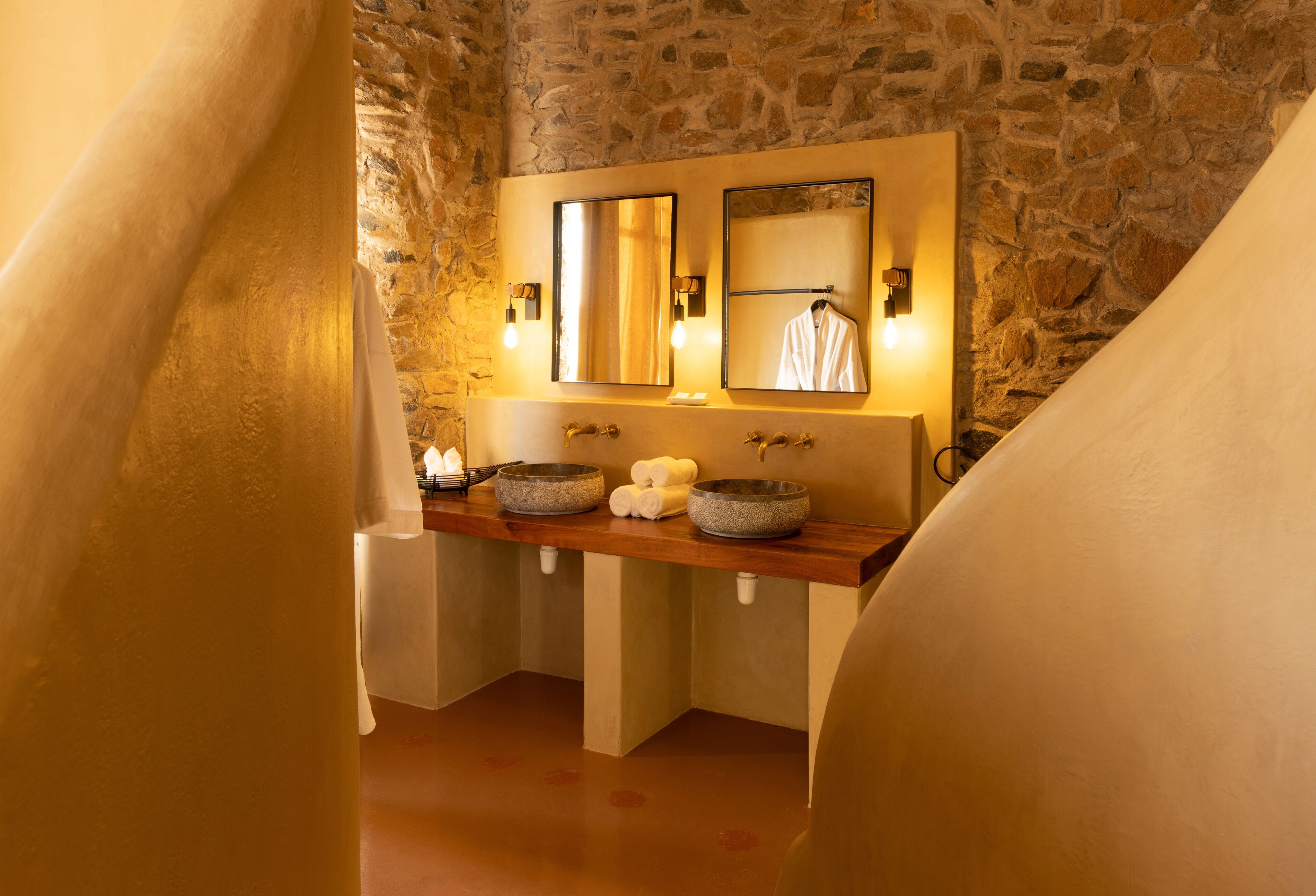 Zimmer (Oasis) | Badezimmer | Komfortbadewanne, Regendusche, kostenlose Toilettenartikel, Haartrockner