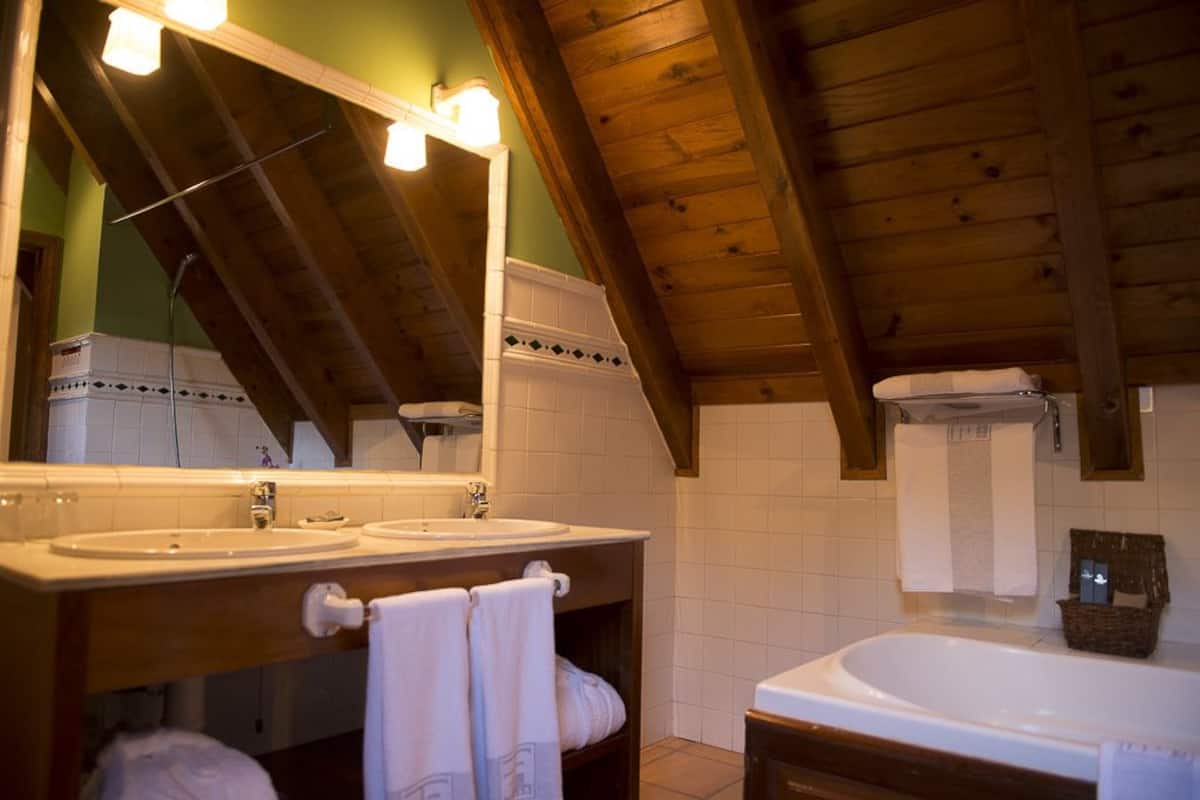 double room (with extra bed) | 1 bedroom, minibar, in-room safe, free wifi