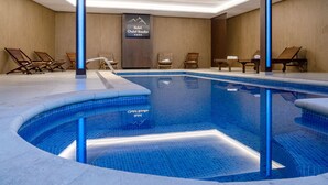 A hotel pool area with a sign reading "Hotel Chalets Bassibe." - Hotel Chalet Bassibe (Naut Aran)