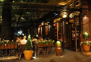 Tägliches einheimisches Frühstück (5 EUR pro Person)