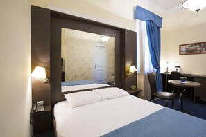 Minibar, in-room safe, desk, free WiFi - Villa Kalemegdan (Belgrade)