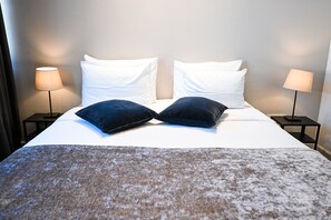 ห้องดีลักซ์ | เครื่องนอนระดับพรีเมียม, มินิบาร์, ตู้นิรภัยในห้องพัก, โต๊ะทำงาน