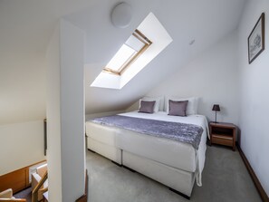 Gallery Room | Premium bedding, minibar, in-room safe, desk