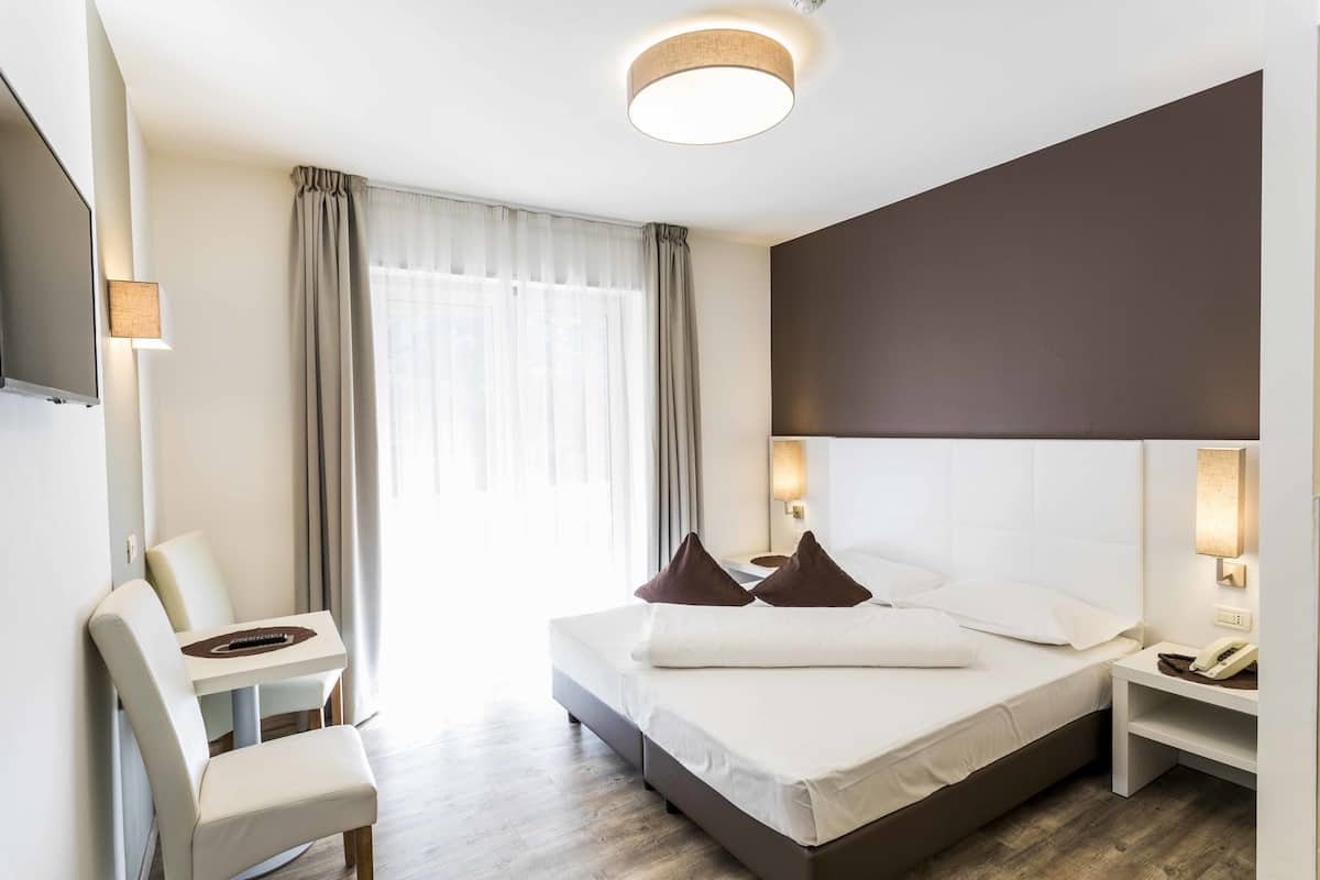 Standard Double Room | Minibar, in-room safe, free WiFi, bed sheets