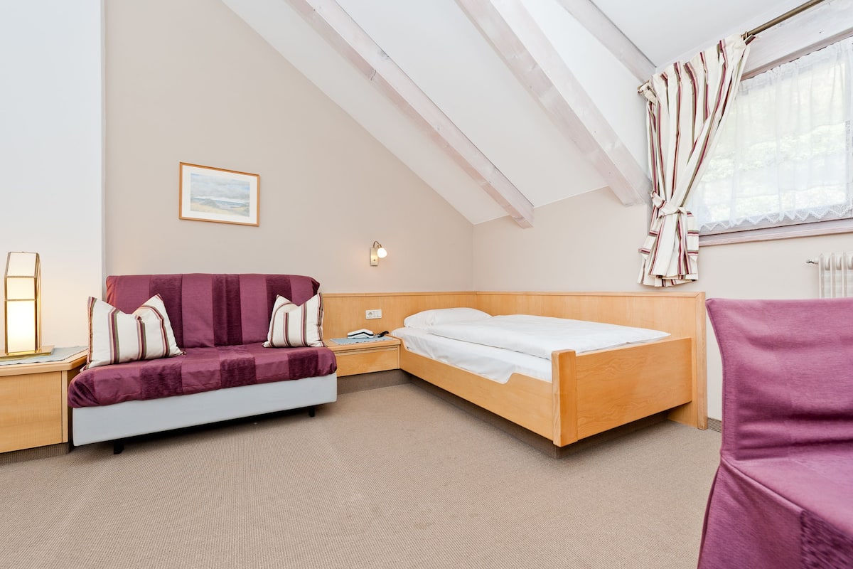 Single Room | Minibar, in-room safe, free WiFi, bed sheets