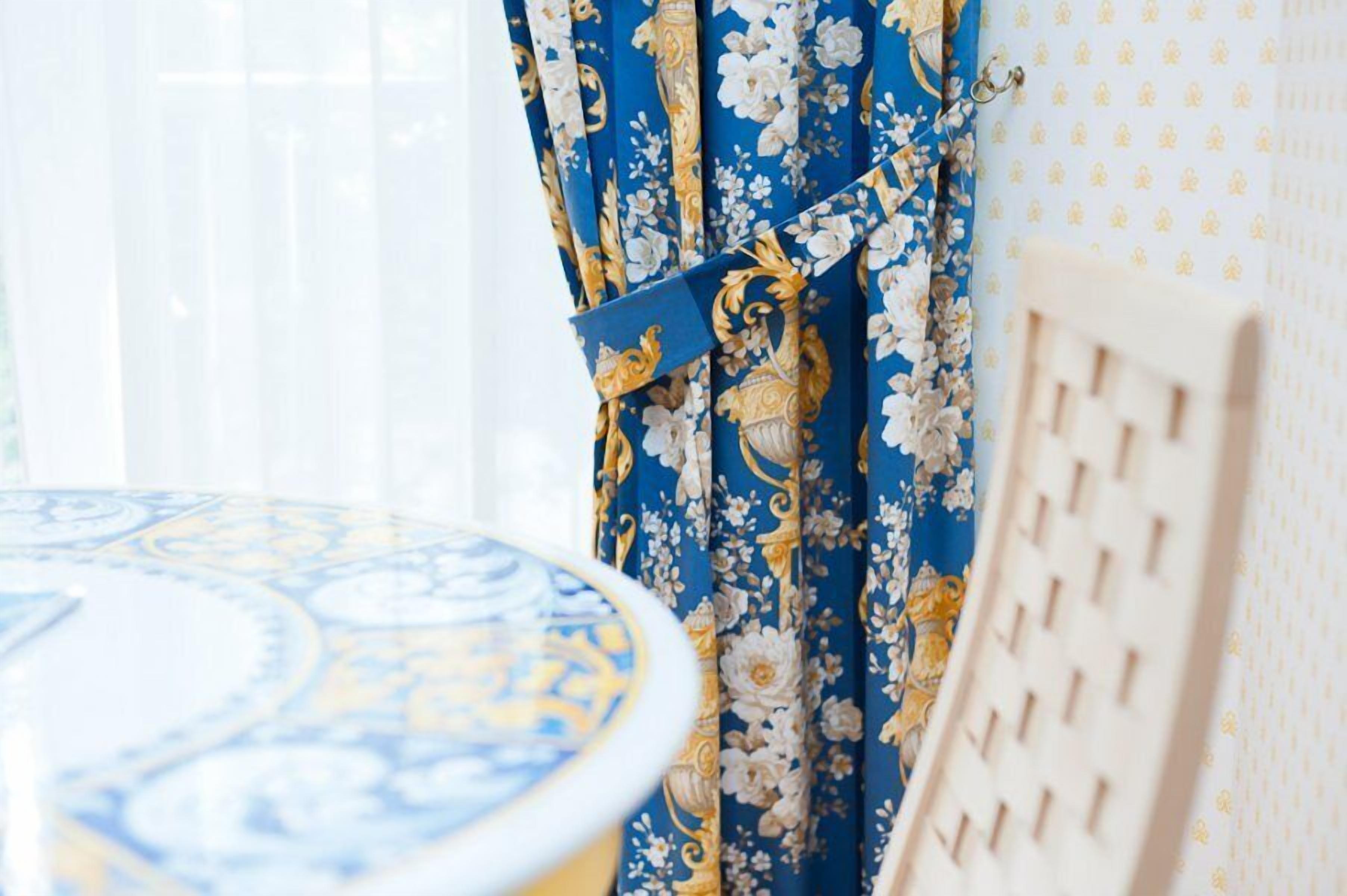 minibar, in-room safe, free wifi, bed sheets