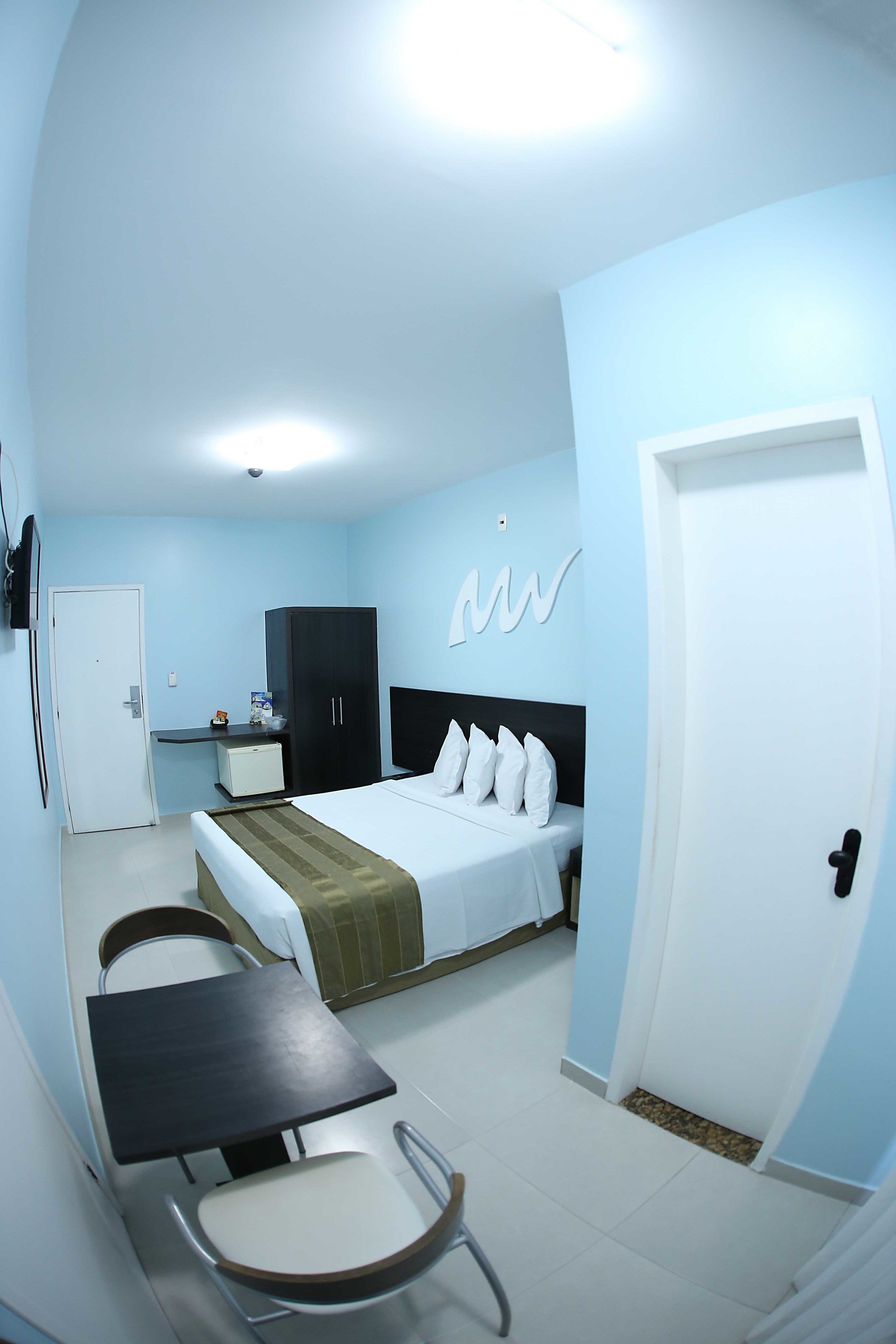 Frigobar, cofres nos quartos, cortinas blackout, Wi-Fi de cortesia