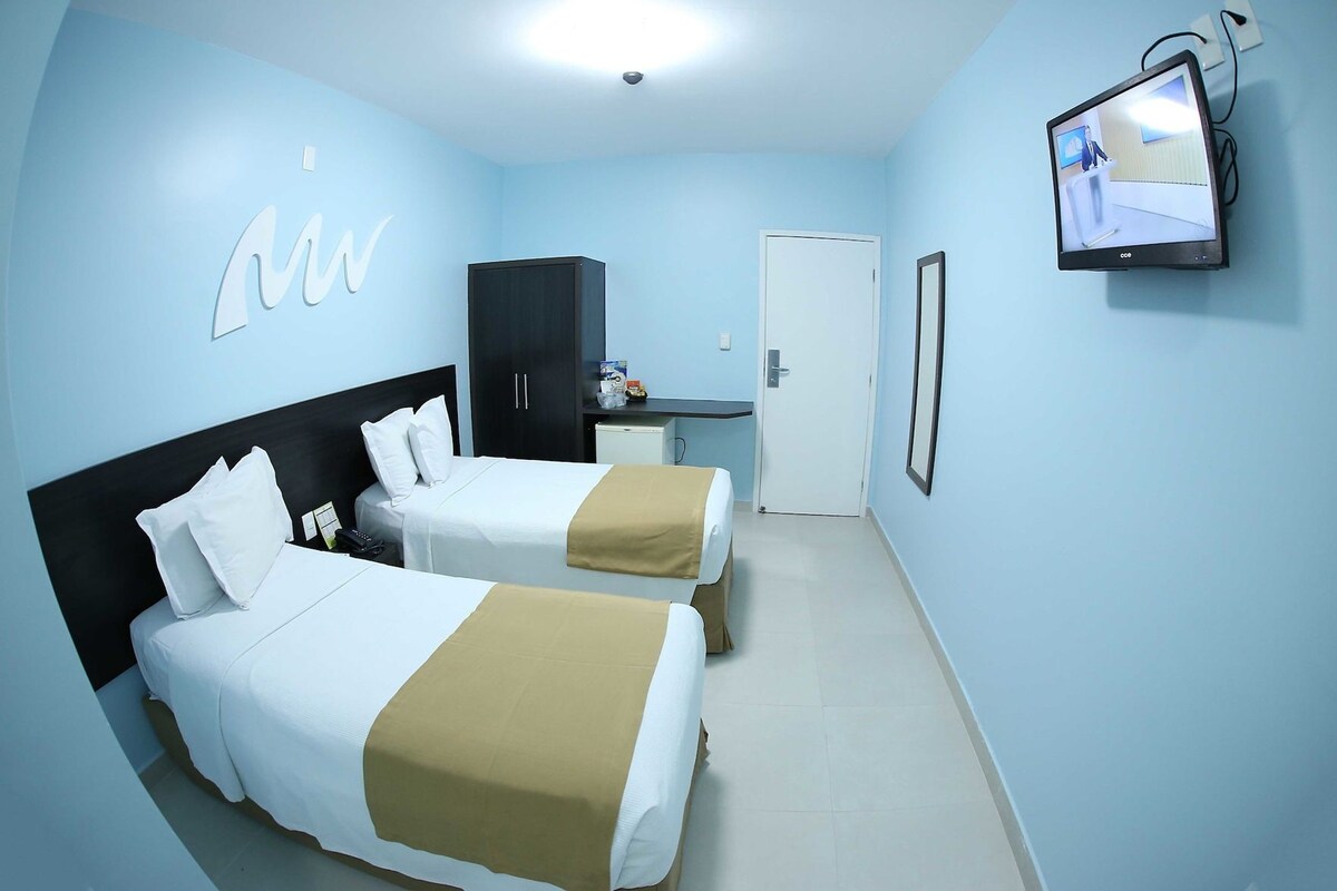 Minibar, in-room safe, blackout drapes, WiFi (free)
