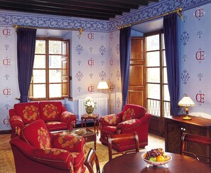 Suite | Coin salon dans le hall