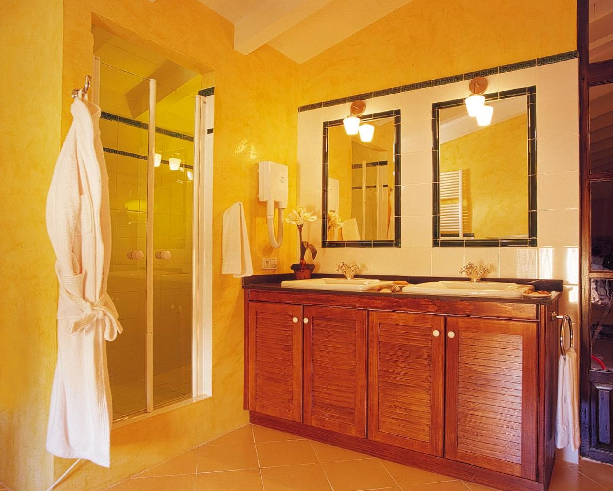 junior suite, balcony (terrace) | bathroom | combined shower/bathtub, jetted bath, free toiletries, bathrobes