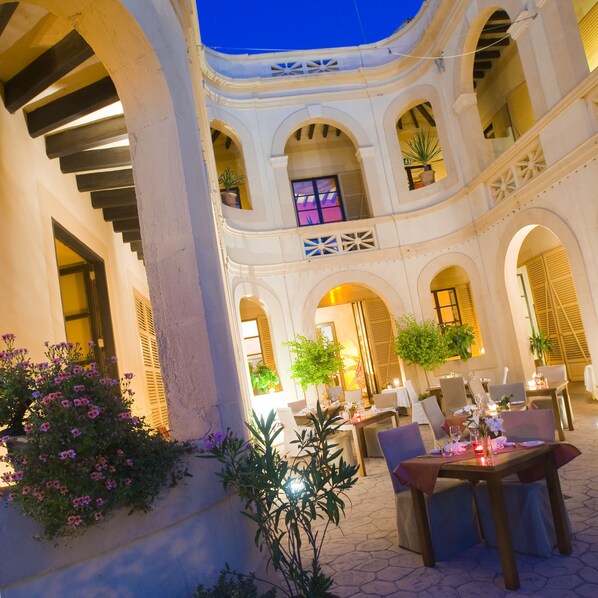Courtyard - Palacio Sant Salvador (Arta)