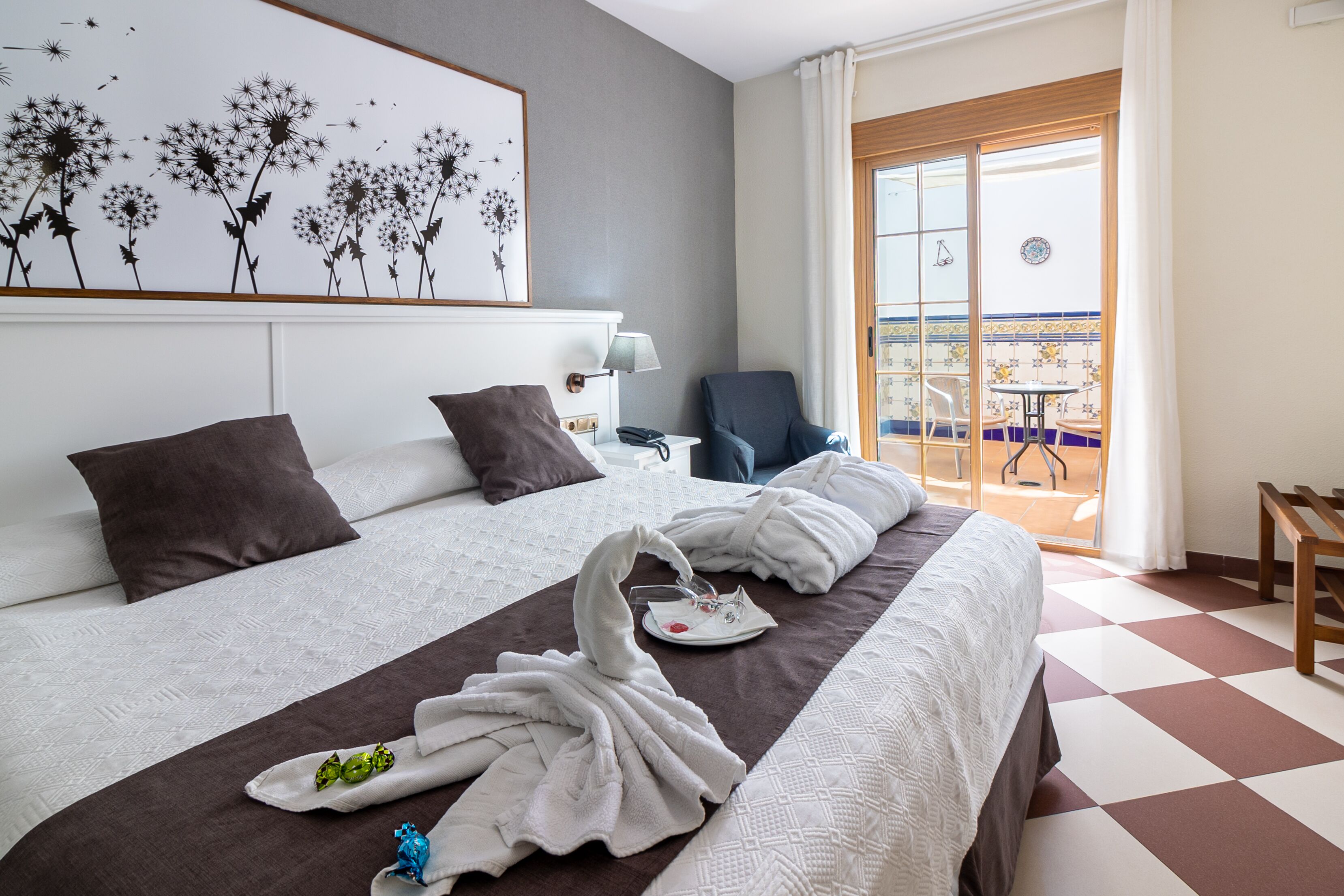 Superior tweepersoonskamer | Select Comfort-bedden, een minibar, een kluis op de kamer, een bureau