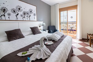 Quarto casal superior | Camas Select Comfort, frigobar, cofres nos quartos, escrivaninha