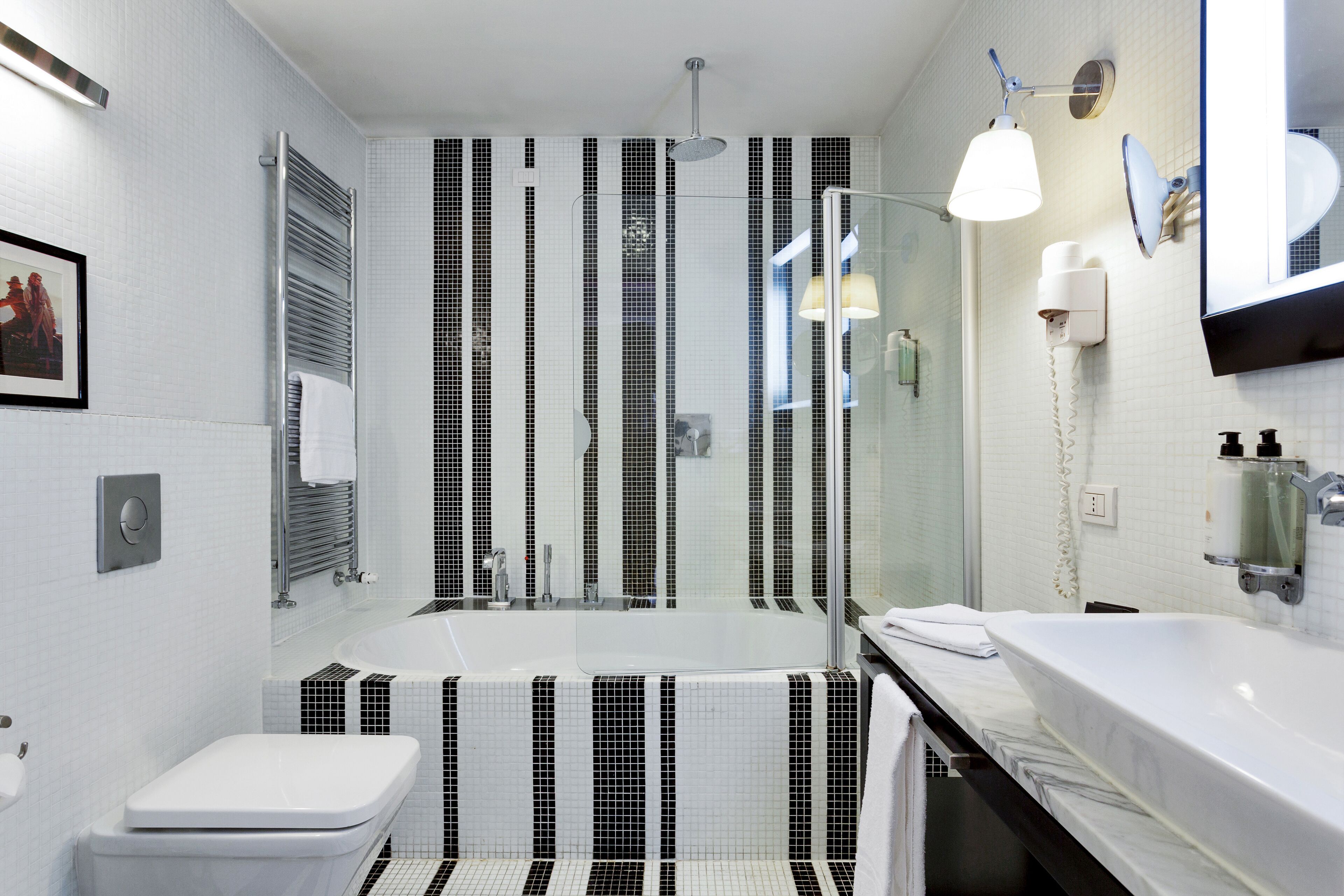 comfort room, balcony | bathroom | combined shower/bathtub, free toiletries, hair dryer, bidet