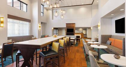 Hampton Inn & Suites Savannah-Airport