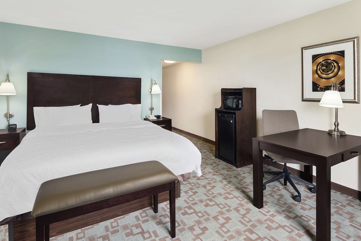 Iron/ironing board, free WiFi, bed sheets, alarm clocks