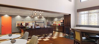 Hampton Inn & Suites Savannah-Airport