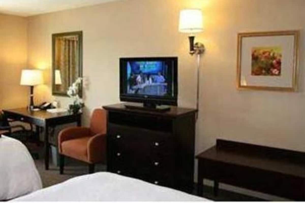 Free cribs/infant beds, free rollaway beds, free WiFi, bed sheets