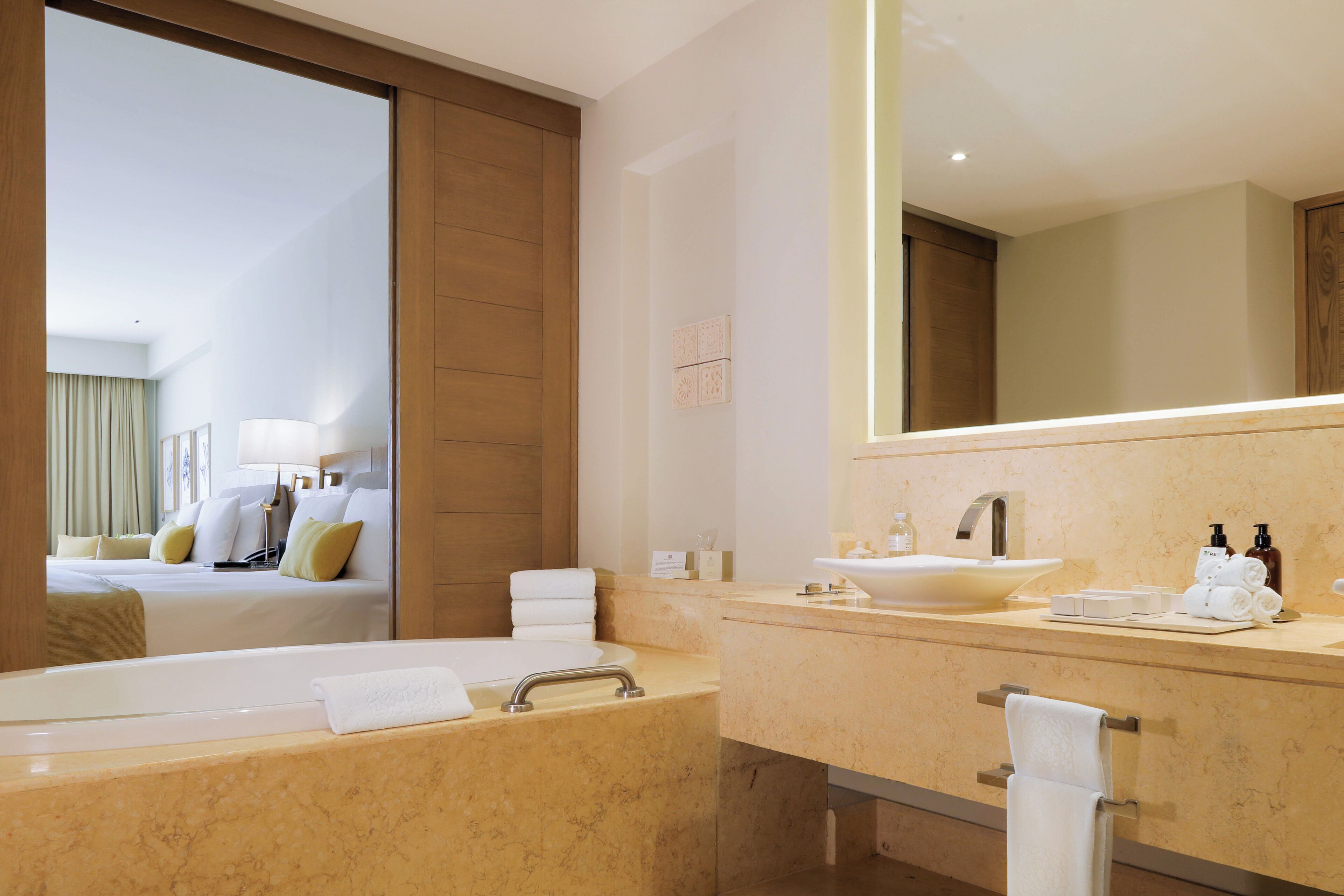 Bañera y ducha independientes, bañera de hidromasaje