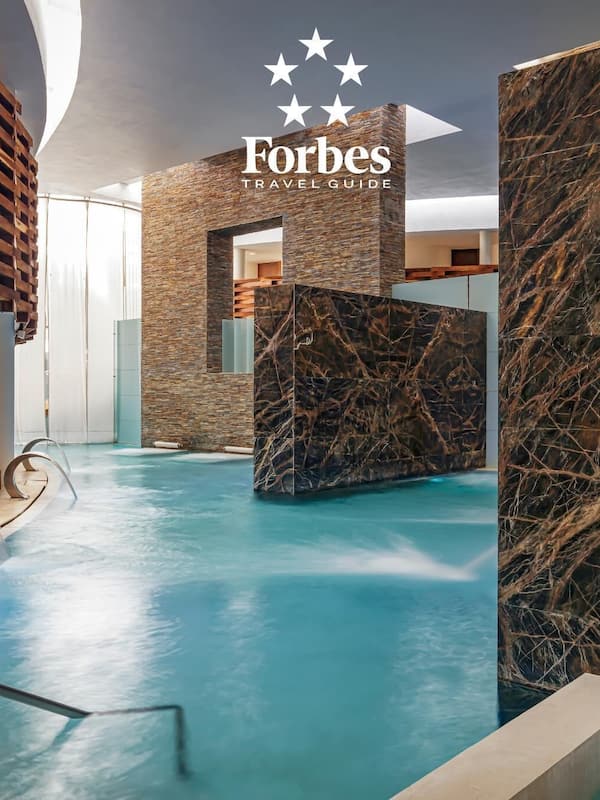 Couples treatment rooms, sauna, hot tub, steam room, body treatments