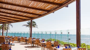 8 restaurants, dinner served, Fusion cuisine