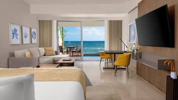 Grand Class Pool Suite Ocean Front | Premium bedding, down comforters, pillowtop beds, free minibar