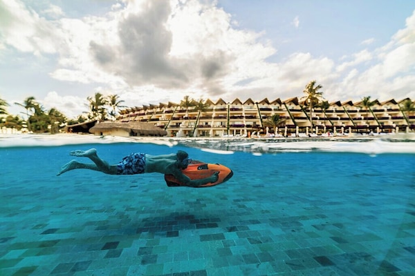 3 outdoor pools, pool umbrellas, sun loungers