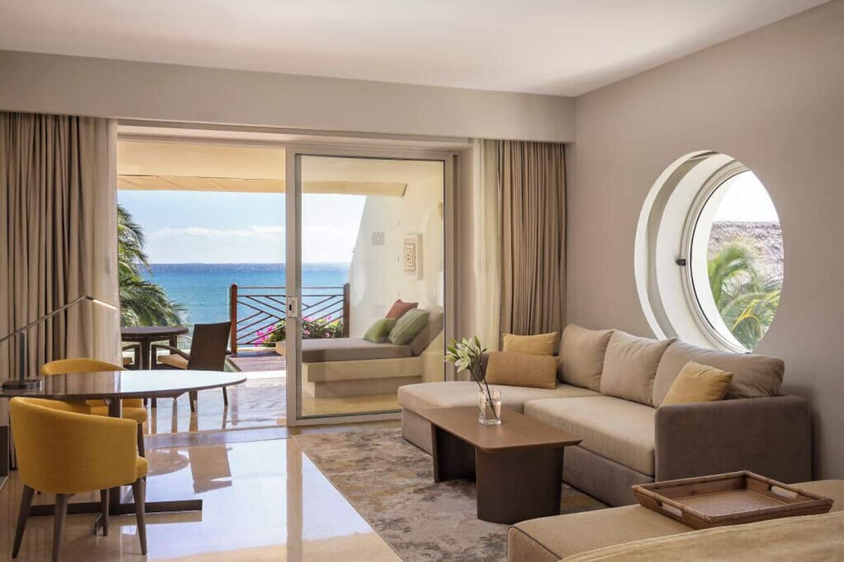 Ambassador Pool Suite Ocean View | 1 多间卧室、高档床上用品、羽绒被、加厚床垫