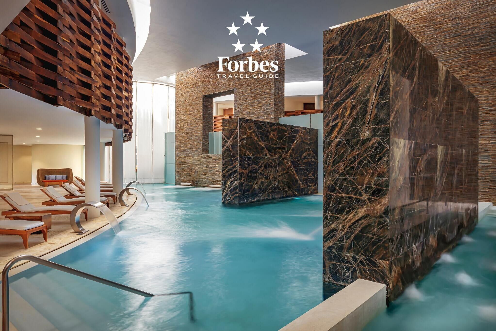 Couples treatment rooms, sauna, hot tub, steam room, body treatments