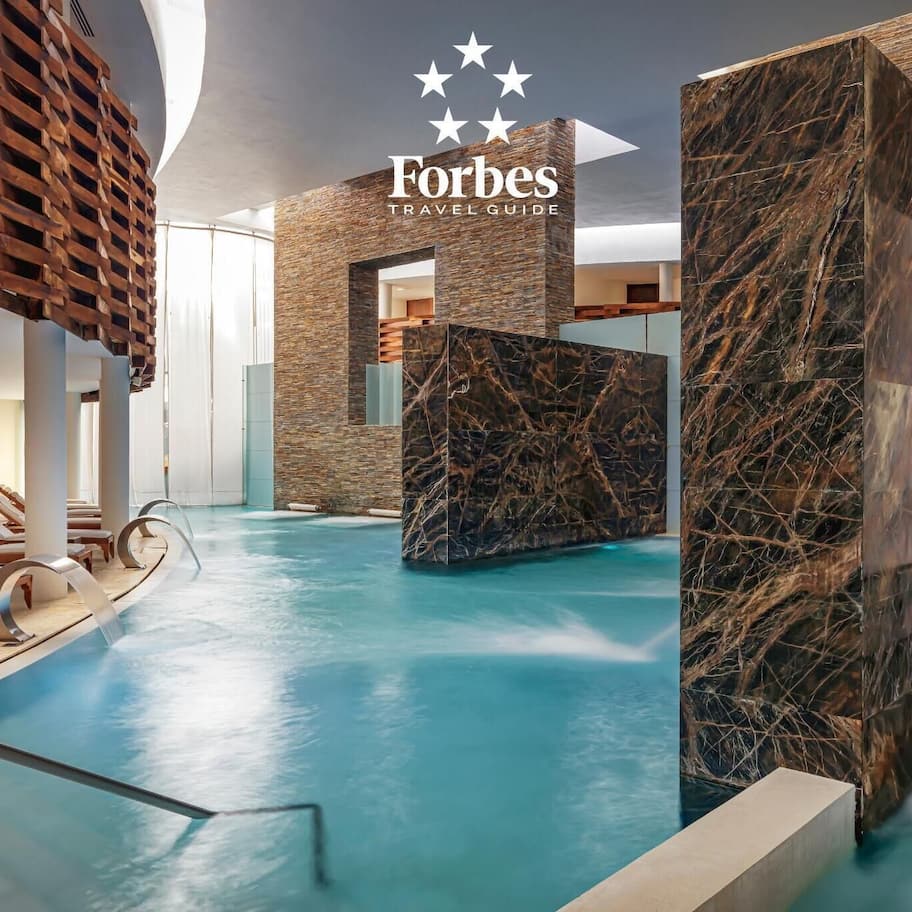 Couples treatment rooms, sauna, hot tub, steam room, body treatments