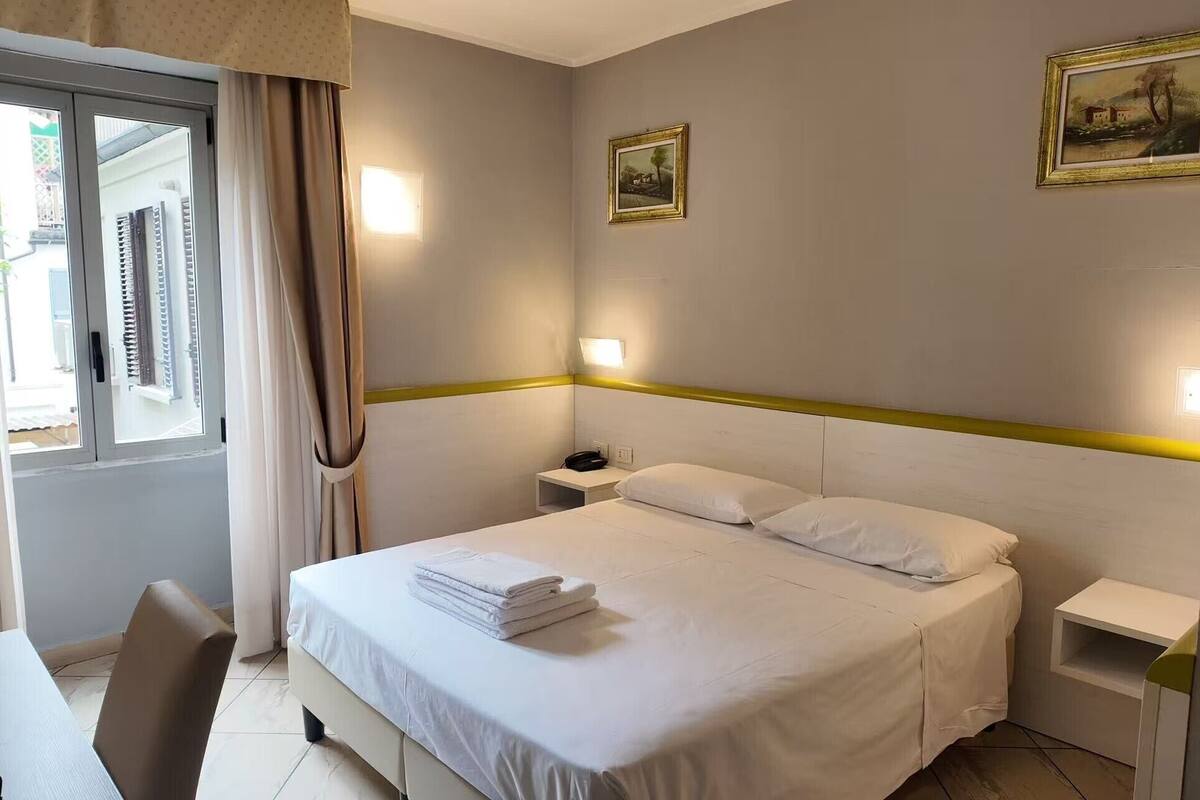 Chambre Double | 1 chambre, matelas mémoire de forme, minibar, bureau