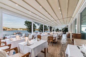 Frokostbuffé hver dag (mot et tillegg)