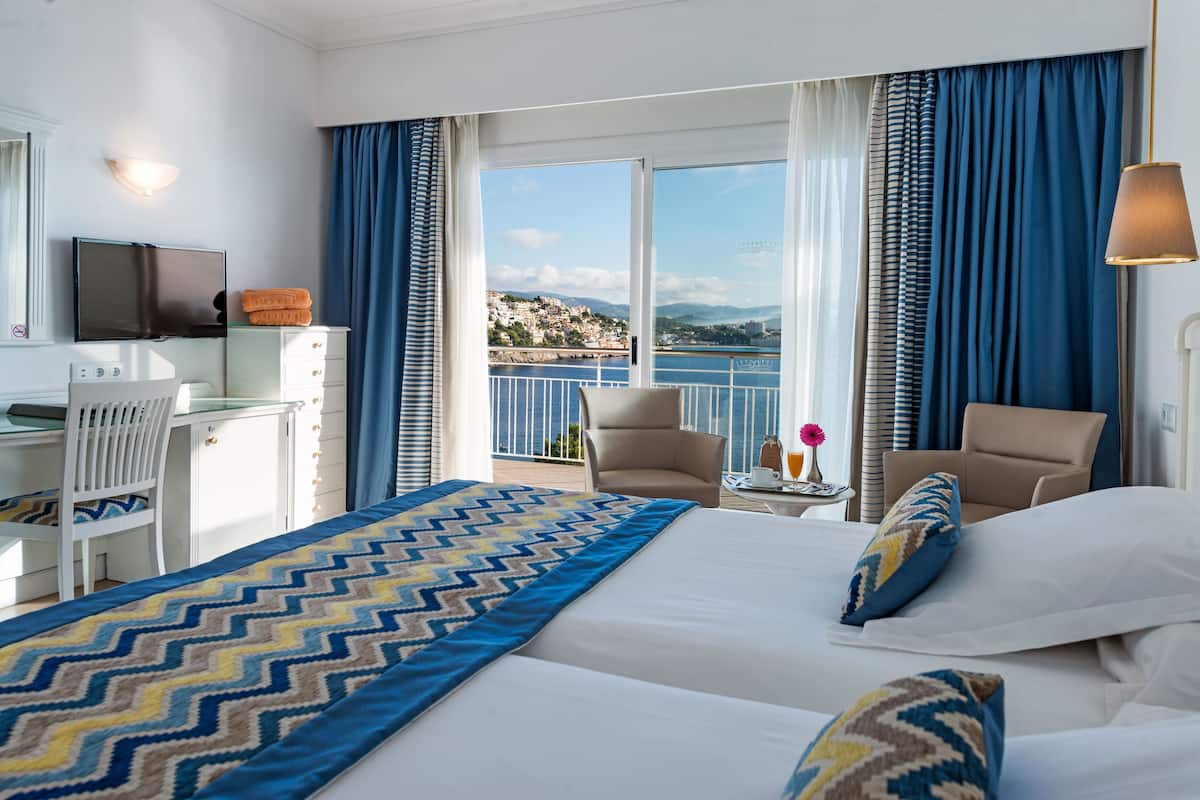 1 bedroom, premium bedding, down duvets, in-room safe