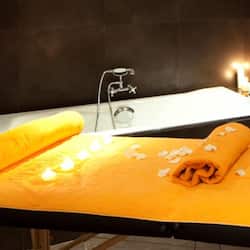 Sauna, hot tub, steam room, Turkish bath/hammam, body treatments