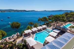 Indoor pool, 3 outdoor pools, pool umbrellas, sun loungers