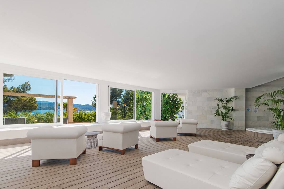 sauna, hot tub, steam room, turkish bath/hammam, body treatments