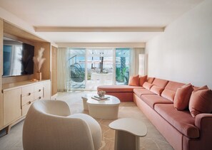 Grand Suite, 1 Bedroom, Lanai | Premium bedding, free minibar, in-room safe, laptop workspace