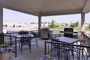 An outdoor patio with a grill, tables, and chairs. - Candlewood Suites Gillette by IHG (Gillette)