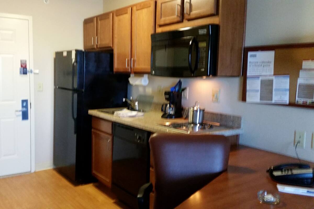 fridge, microwave, stovetop, dishwasher