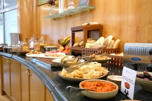 Buffet déjeuner (430 MKD par personne)