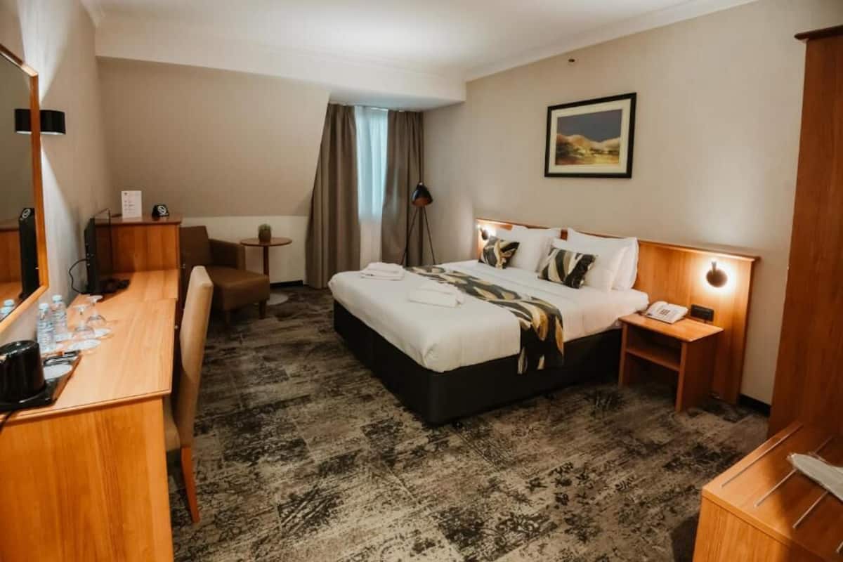 Suíte luxo | Frigobar, cofres nos quartos, escrivaninha, quartos à prova de som