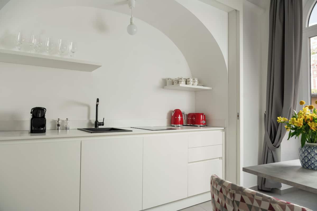 apartment | 1 bedroom, minibar, in-room safe, individually decorated